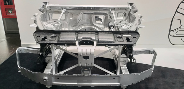 โครงสร้างพลาสติกรองรับ Front-end ของรถเบนซ์รุ่น GLE SUV ผลิตจาก Tepex น้ำหนักเบากว่าผลิตจากเหล็กแผ่น 30% รองรับการชนและทนแรงบิดได้ดีเยี่ยม
