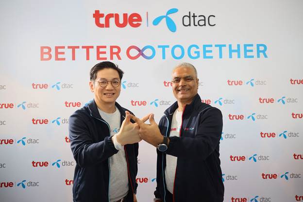 กรุงเทพฯ  - 2 มีนาคม 2566 : “ทรู คอร์ปอเรชั่น” บริษัทใหม่รวมศักยภาพจุดแข็งดีแทคและทรู มุ่งสู่ผู้นำด้านโทรคมนาคมและเทคโนโลยีของไทย ชูแนวคิดชีวิตดีกว่า เมื่อมีกันและกัน (Better Together) ผสานพลังรวมกัน 1+1 เท่ากับ อินฟินิตี้ สร้างศักยภาพความเป็นไปได้ใหม่ที่ไม่รู้จบ พร้อมนำ 7 กลยุทธ์หลักสู่การเปลี่ยนผ่านวิถีชีวิตคนไทย ลดความเหลื่อมล้ำ และขับเคลื่อนธุรกิจให้ก้าวขึ้นสู่ผู้นำเศรษฐกิจดิจิทัล ทะยานสู่ผู้ให้บริการชั้นนำ พร้อมกับภารกิจดูแลผู้ใช้งานมือถือทั้งสองแบรนด์ในวันนี้ คือ ทรูมูฟ เอช  33.8 ล้านและดีแทค 21.2 ล้านเลขหมาย  พร้อมผู้ใช้งานบรอดแบนด์อินเทอร์เน็ตทรูออนไลน์  5 ล้านราย และผู้ใช้งานโทรทัศน์ทรูวิชั่นส์ 3.2 ล้านราย เร่งขับเคลื่อนโทรคมนาคม-เทคโนโลยีสร้างระบบนิเวศดิจิทัลครบวงจรสู่การสร้างโอกาสในการพัฒนาที่ยั่งยืน  ส่งเสริมสิทธิมนุษยชนในการเข้าถึงและใช้ประโยชน์จากเทคโนโลยีดิจิทัลอย่างเท่าเทียม 